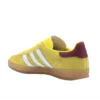 Adidas Gazelle inomhusskor ”Bright Yellow Burgundy”